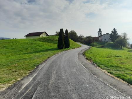 Asflatiranje cestišča v Volčjem Potoku